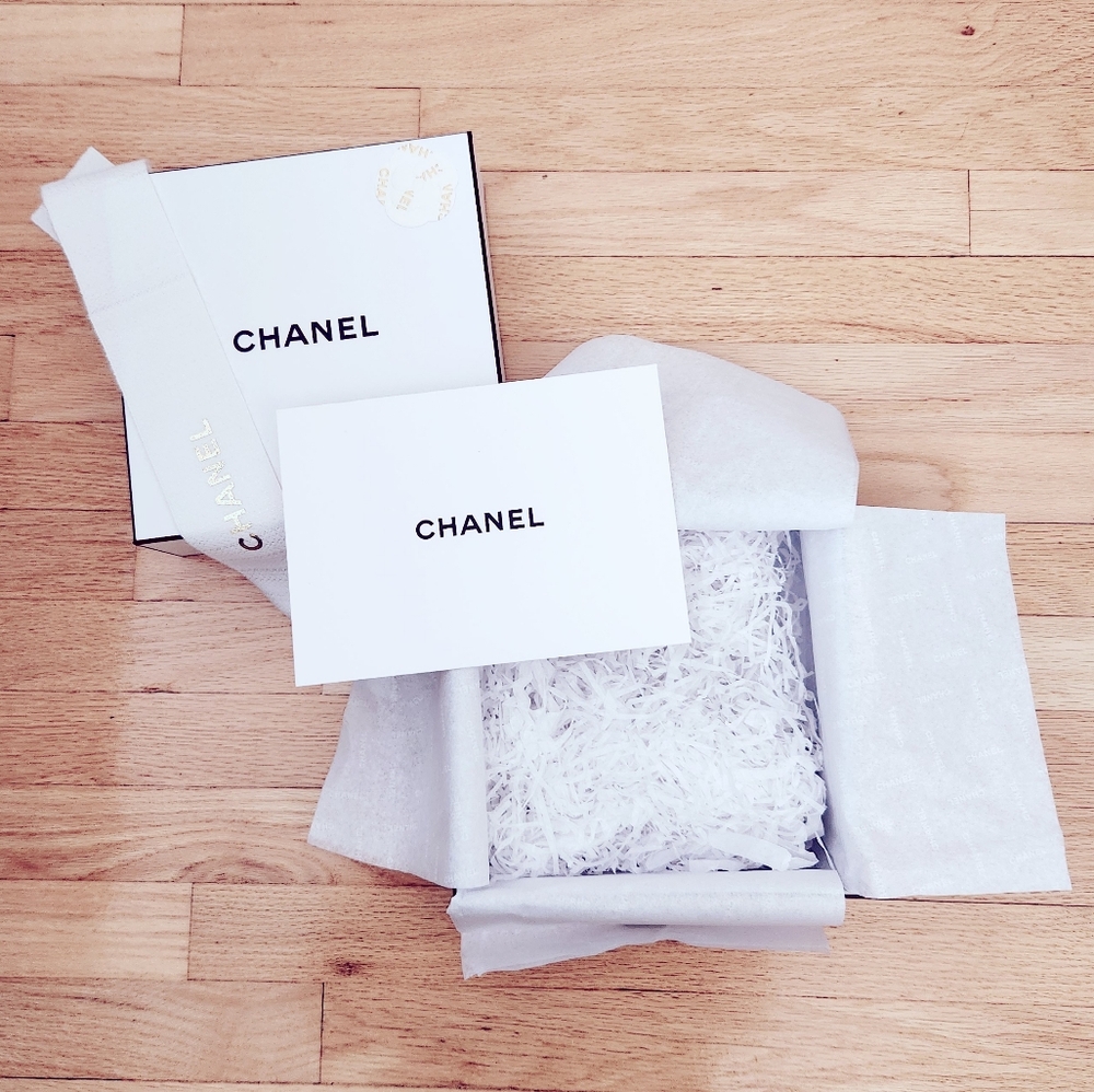 Chanel Gift Box - Picture 7 of 9